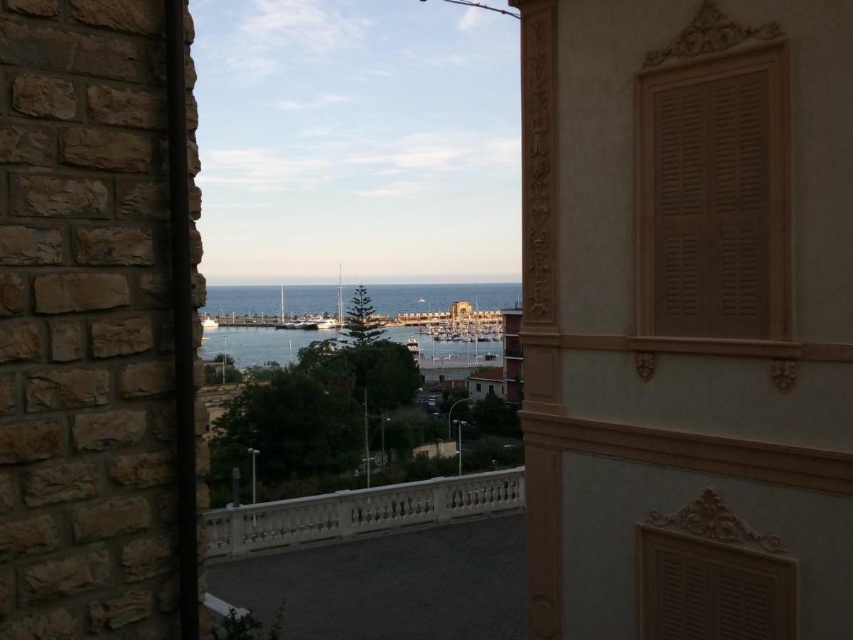 St George Villa Imperia Exteriör bild