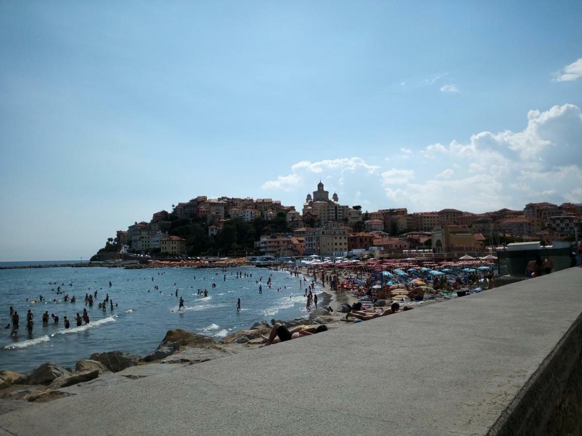 St George Villa Imperia Exteriör bild