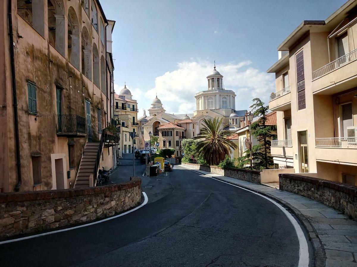 St George Villa Imperia Exteriör bild