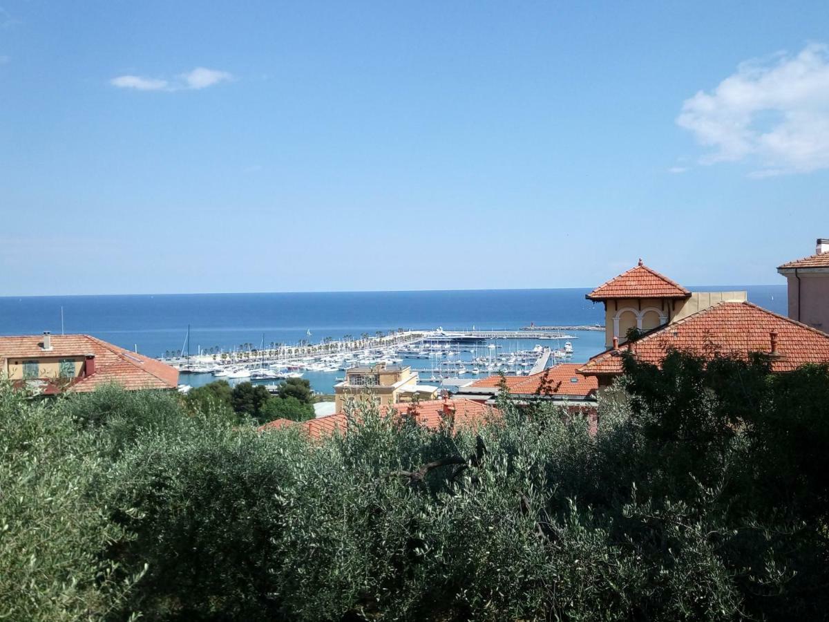 St George Villa Imperia Exteriör bild
