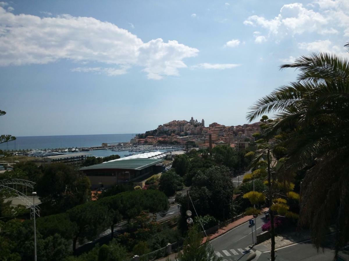 St George Villa Imperia Exteriör bild