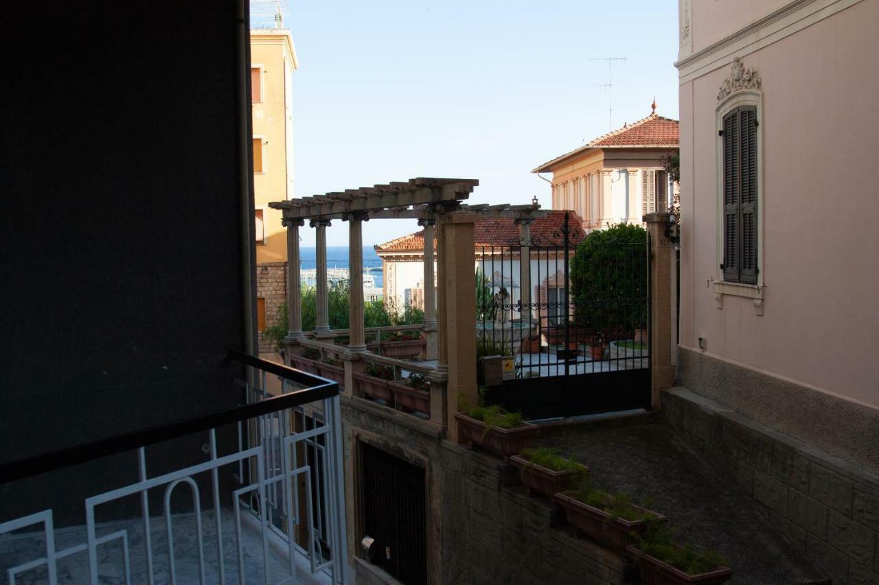 St George Villa Imperia Exteriör bild